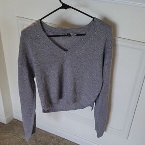 H&M Divided Cropped Gray V-Neck Sweater